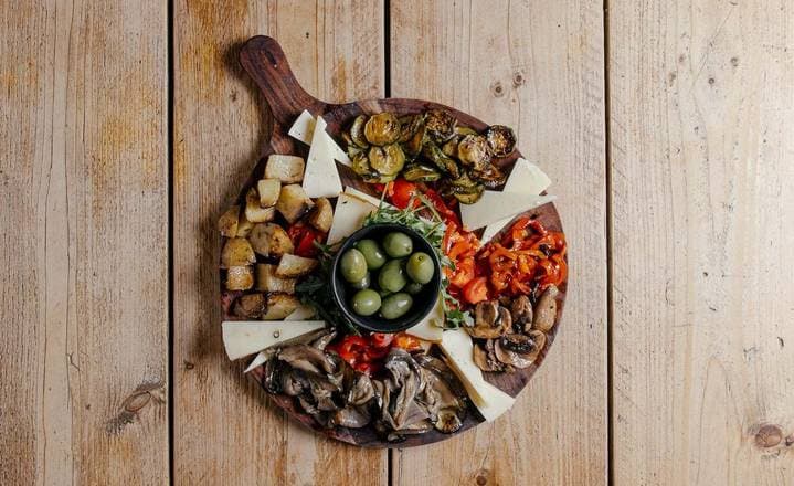 Tagliere formaggi misti e verdure grigliate