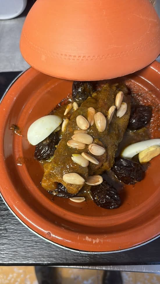 Tajine agneau pruneaux et amandes