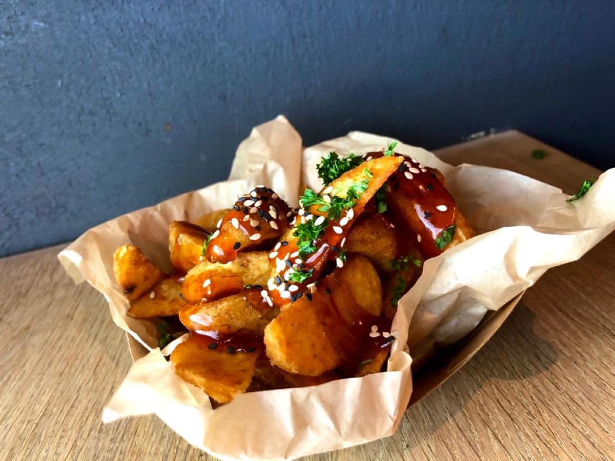Wedges met vegan mayonaise